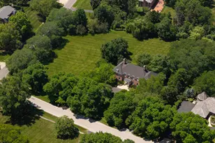 568 Plymouth Dr, Inverness, IL 60067 - Photo 2