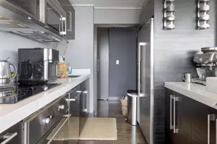 10 E Ontario St, Chicago, IL 60611 - Photo 14