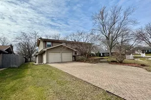 23W281 Cambridge Ct, Glen Ellyn, IL 60137 - Photo 2