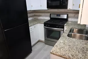 915 Hoban Ave, Rockford, IL 61101 - Photo 8