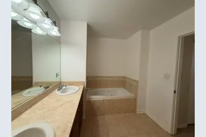 3550 W Montrose Avenue #406, Chicago, IL 60618 - Photo 4