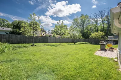 319 Jewel Avenue, Saint Charles, IL 60174 - Photo 2