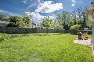 319 Jewel Ave, Saint Charles, IL 60174 - Photo 2