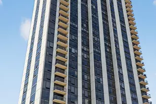 2500 N Lakeview Ave, Chicago, IL 60614 - Photo 1