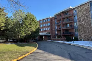 18 E Old Willow Rd, Prospect Heights, IL 60070 - Photo 1