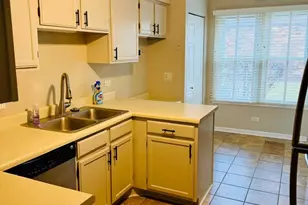 184 Brook Ln, Vernon Hills, IL 60061 - Photo 4