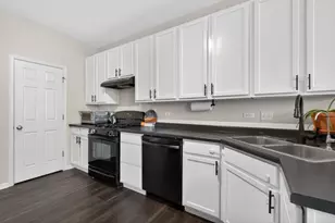 2263 Gallant Fox Cir, Montgomery, IL 60538 - Photo 10