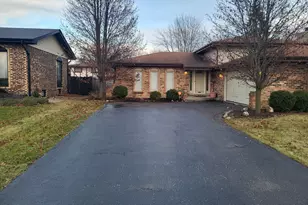 18555 Olde Farm Rd, Lansing, IL 60438 - Photo 1