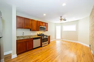 1644 W Greenleaf Ave, Chicago, IL 60626 - Photo 2