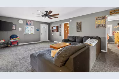 911 E Washington Street, Morris, IL 60450 - Photo 8