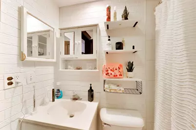 1322 W Barry Avenue, Chicago, IL 60657 - Photo 36