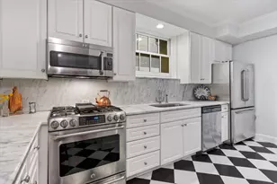 210 E Pearson St, Chicago, IL 60611 - Photo 6