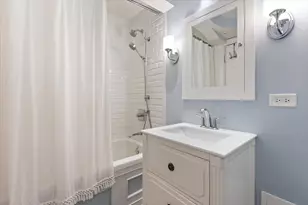 210 E Pearson St, Chicago, IL 60611 - Photo 12