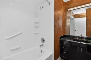 2500 N Lakeview Ave, Chicago, IL 60614 - Photo 12