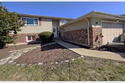 5N087 Mary Court, Saint Charles, IL 60175 - Photo 2