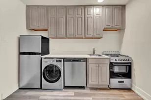 1100 N La Salle Dr, Chicago, IL 60610 - Photo 2