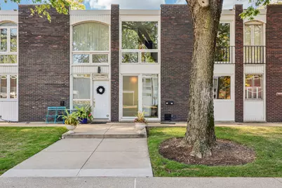 1319 N Sandburg Terrace, Chicago, IL 60610 - Photo 2