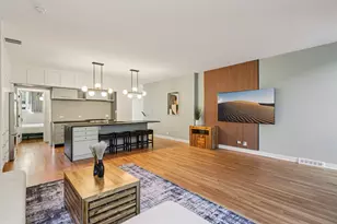 1319 N Sandburg Terrace, Chicago, IL 60610 - Photo 4