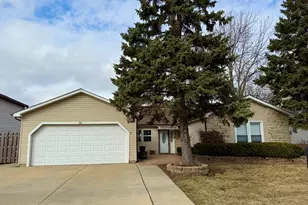 28 W Devon Ave, Glendale Heights, IL 60139 - Photo 1