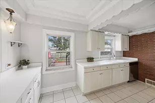 1249 Highridge Pkwy, Westchester, IL 60154 - Photo 8