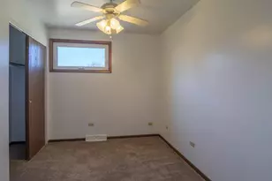 1583-1585 Sheffield Dr, Elgin, IL 60123 - Photo 12