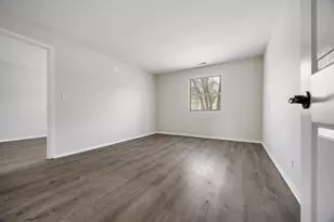 21 N Park Blvd, Streamwood, IL 60107 - Photo 10