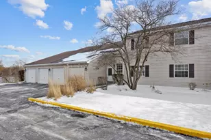 21 N Park Blvd, Streamwood, IL 60107 - Photo 1