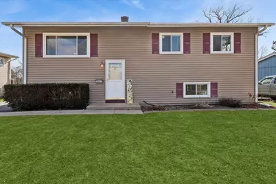 36615 N Streamwood Drive, Gurnee, IL 60031 - Photo 2