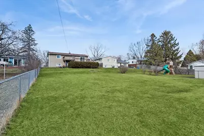 36615 N Streamwood Drive, Gurnee, IL 60031 - Photo 18