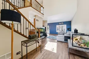 245 Nicole Dr, South Elgin, IL 60177 - Photo 2