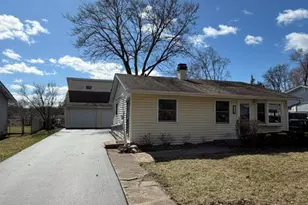 111 Cedar Cir, Streamwood, IL 60107 - Photo 2