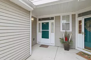 628 King Ct, East Dundee, IL 60118 - Photo 2