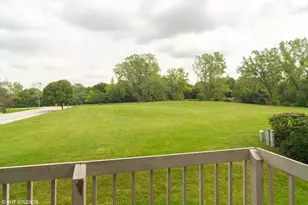 579 Morningside Dr, Roselle, IL 60172 - Photo 2