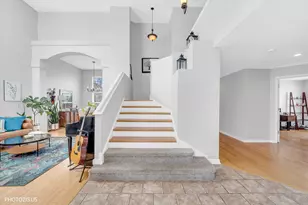 1728 Village Ct, Crystal Lake, IL 60014 - Photo 2