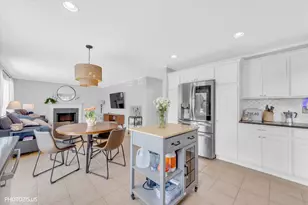 1728 Village Ct, Crystal Lake, IL 60014 - Photo 8