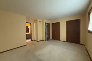 7700 Apple Tree Ln, Willowbrook, IL 60527 - Photo 14