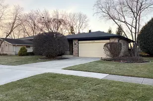 7700 Apple Tree Ln, Willowbrook, IL 60527 - Photo 22