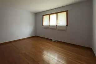 7700 Apple Tree Ln, Willowbrook, IL 60527 - Photo 18