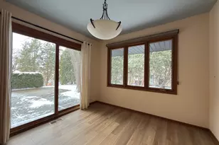 7700 Apple Tree Ln, Willowbrook, IL 60527 - Photo 6