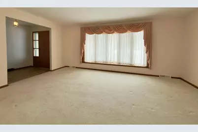 7700 Apple Tree Lane, Willowbrook, IL 60527 - Photo 2