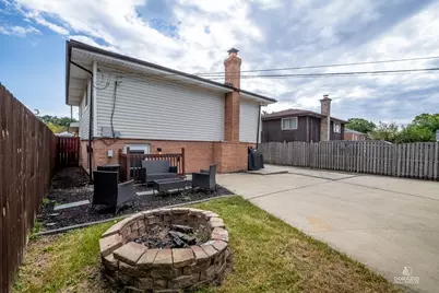 8738 S Troy Avenue, Evergreen Park, IL 60805 - Photo 32