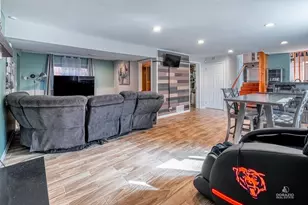 8738 S Troy Ave, Evergreen Park, IL 60805 - Photo 14