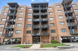 9332 Landings Ln, Des Plaines, IL 60016 - Photo 2