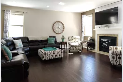 2375 Kelsey Court, Lindenhurst, IL 60046 - Photo 10