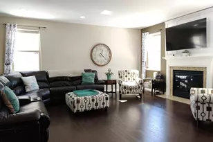 2375 Kelsey Ct, Lindenhurst, IL 60046 - Photo 10