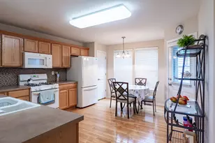 2490 Anna Wy, Elgin, IL 60124 - Photo 8