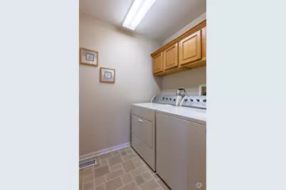 2490 Anna Way, Elgin, IL 60124 - Photo 10