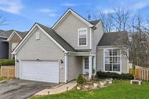 138 Emerald Dr, Streamwood, IL 60107 - Photo 2