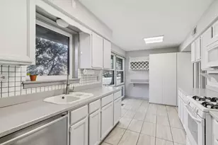 6890 N Loron Ave, Chicago, IL 60646 - Photo 12