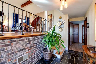 2042 S Goebbert Road, Arlington Heights, IL 60005 - Photo 4